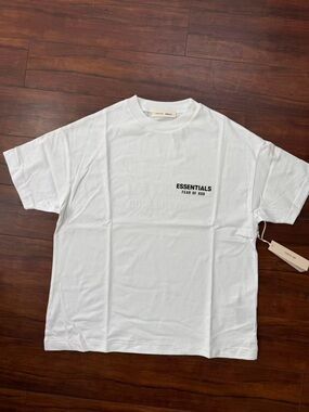 White Minimal Logo T-Shirt Streetwear Short Sleeve Casual Tee Essentials Style
